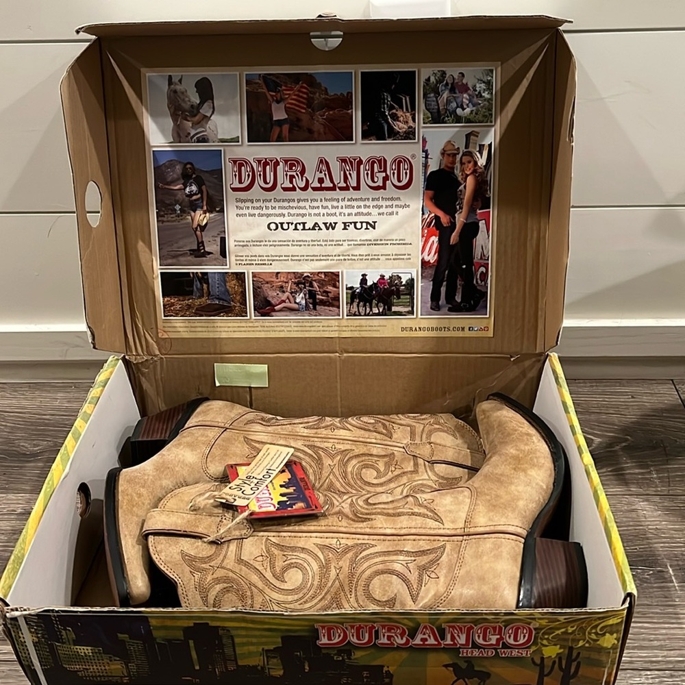 Durango crush cowboy boots size 6.  Brand new in box with tags. Beautiful detail